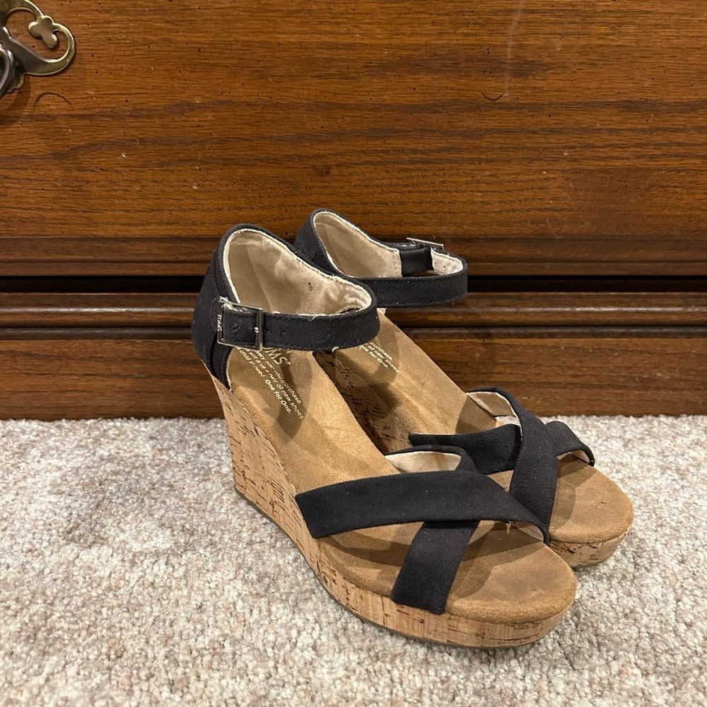 Tom’s Black Crisscross Wedge Sandal size 7